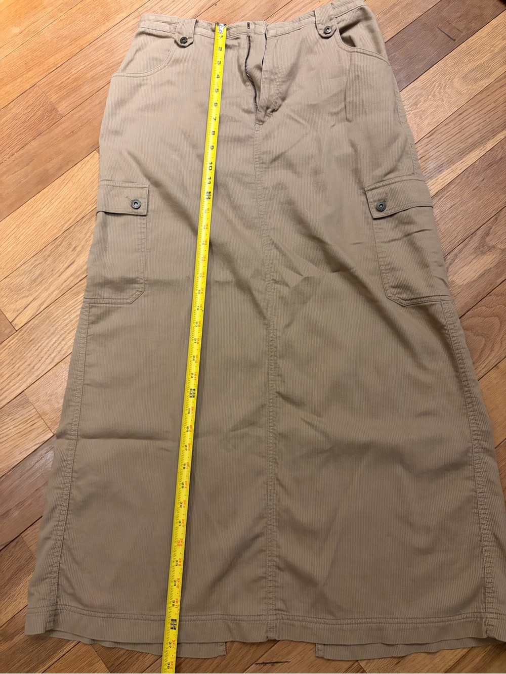 Women’s tan skirt (fits like 6)